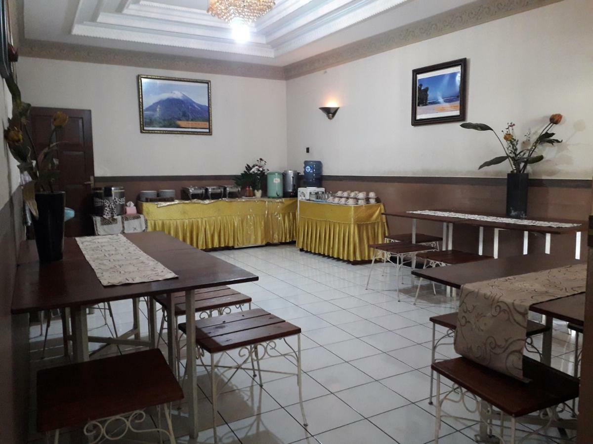 Vidi 1 Hotel Jogjakarta Kejayan Exterior photo
